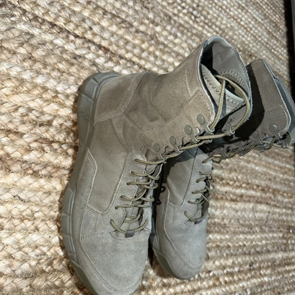 Oakley Light Assault 2 Sage Green Tactical Combat Boots. Men's 9.5 11188-751